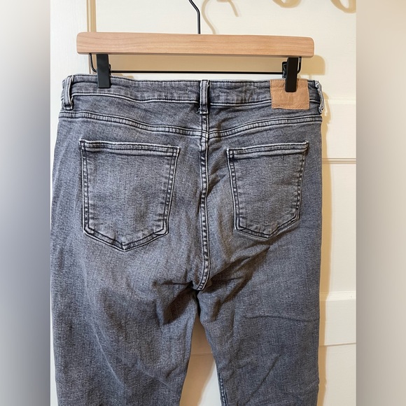 FULL LENGTH | HIGH RISE JEANS | GRAY - Picture 3 of 6